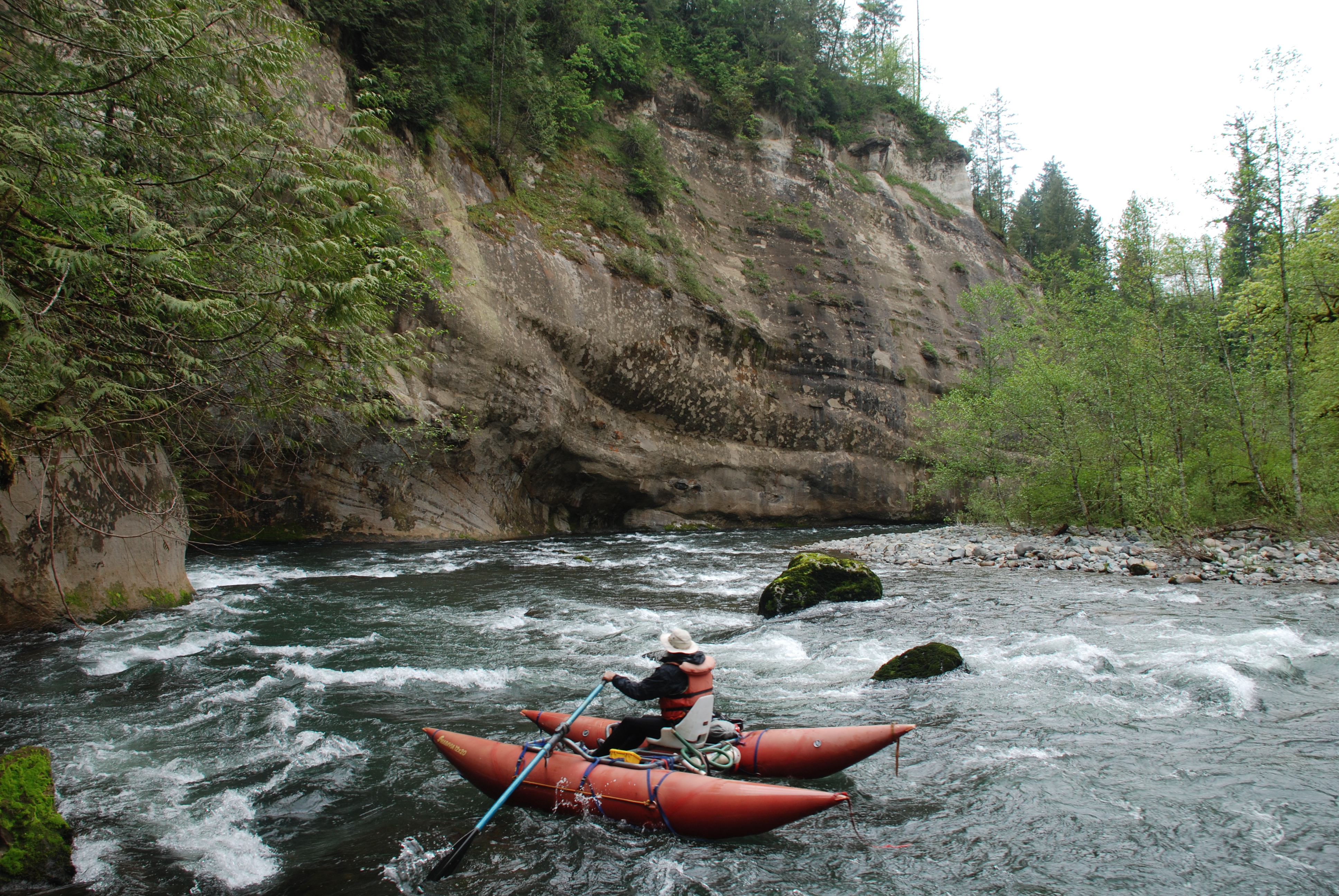 Jay Cohen rows a cataraft through a rapid in the Grand Canyon of the Green on Washington’s Green River during the May 2007 Green River Clean Up, passing a steep bedrock wall.